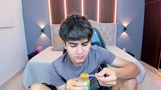 Tommy18   online show from 02-04-26, 03:12