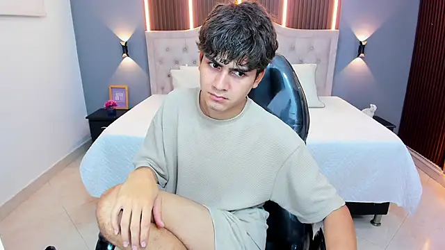 Tommy18   online show from 02-06-26, 03:22