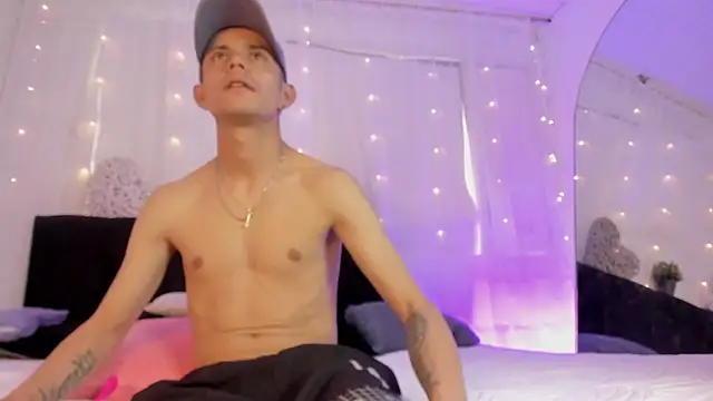 Bonny and carrot online show from 11-18-25, 07:29