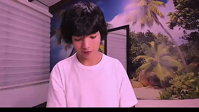 AllanYong18 online show from 02-08-25, 07:37