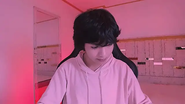 AllanYong18 online show from 03-10-25, 08:04