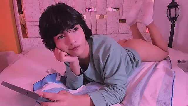 AllanYong18 online show from 03-19-25, 08:34