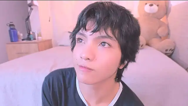 AllanYong18 online show from 09-18-25, 07:43