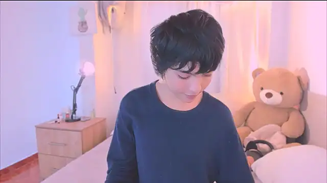 AllanYong18 online show from 10-04-25, 12:58