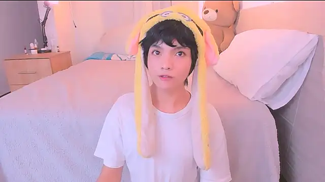 AllanYong18 online show from 10-09-25, 07:50