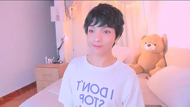 AllanYong18 online show from 10-19-25, 08:37