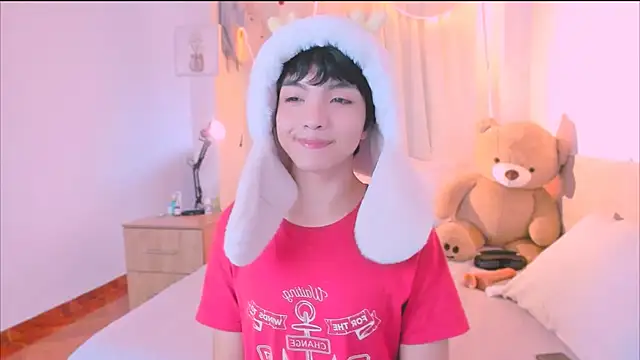 AllanYong18 online show from 10-21-25, 01:01