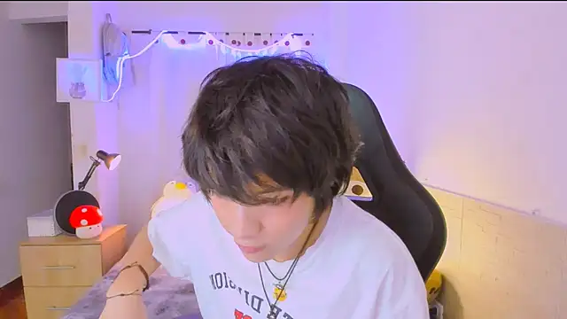 AllanYong18 online show from 04-16-26, 05:41