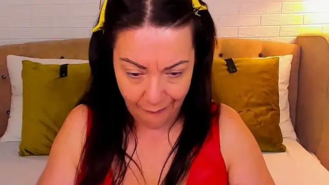 Snapshot of SarahGrays chatting on 09-24-25, 08:45 SarahGrays online show from 09-24-25, 08:45