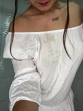 Snapshot of Catmila- chatting on 01-25-25, 11:32 Catmila- online show from 01-25-25, 11:32