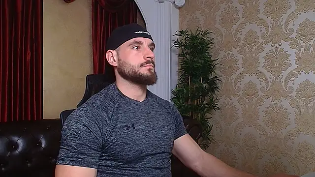 Snapshot of AdamJamesonn chatting on 03-08-25, 05:28 AdamJamesonn online show from 03-08-25, 05:28