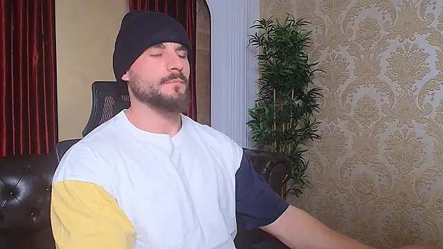 Snapshot of AdamJamesonn chatting on 03-11-25, 12:39 AdamJamesonn online show from 03-11-25, 12:39