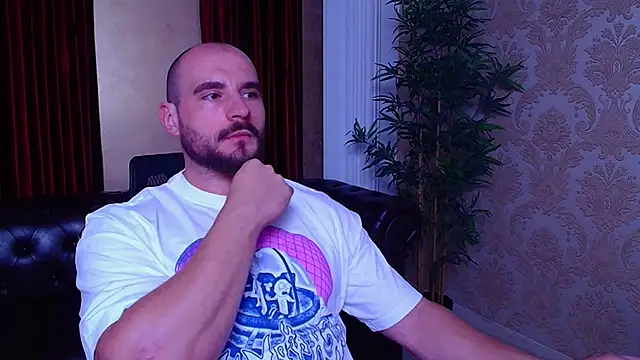 Snapshot of AdamJamesonn chatting on 09-13-25, 04:56 AdamJamesonn online show from 09-13-25, 04:56