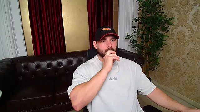 Snapshot of AdamJamesonn chatting on 11-17-25, 05:46 AdamJamesonn online show from 11-17-25, 05:46