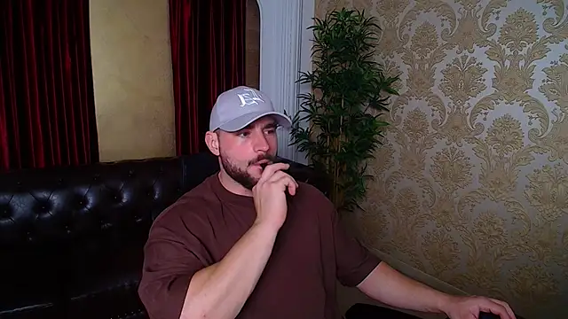 Snapshot of AdamJamesonn chatting on 11-22-25, 05:17 AdamJamesonn online show from 11-22-25, 05:17