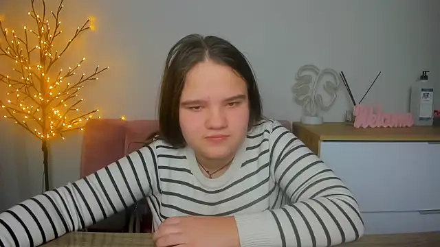 AdeleCruz online show from 02-12-25, 04:44