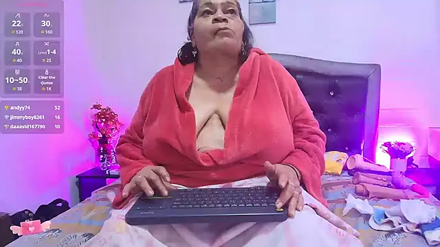 Snapshot of VickyBoobss chatting on 07-16-26, 08:53 VickyBoobss online show from 07-16-26, 08:53