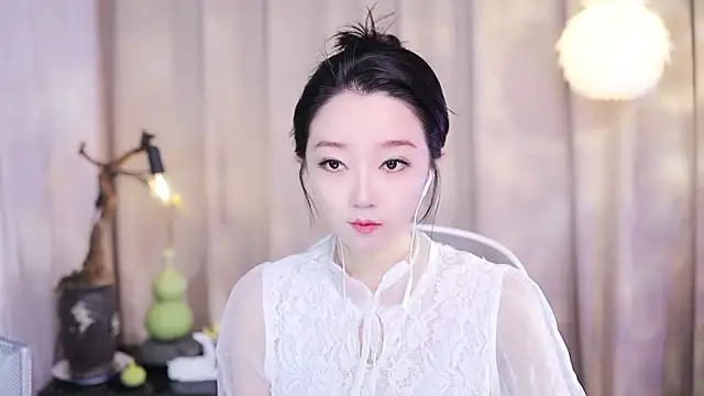 Snapshot of Zoe-99 chatting on 11-07-25, 04:07 Zoe-99 online show from 11-07-25, 04:07