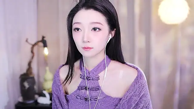 Snapshot of Zoe-99 chatting on 12-04-25, 12:36 Zoe-99 online show from 12-04-25, 12:36