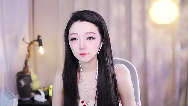 Snapshot of Zoe-99 chatting on 12-15-25, 12:42 Zoe-99 online show from 12-15-25, 12:42