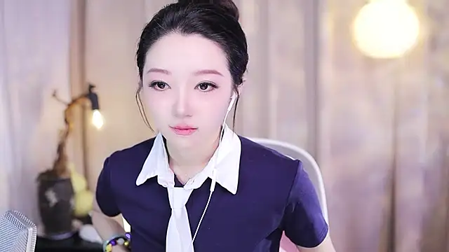 Snapshot of Zoe-99 chatting on 12-16-25, 12:10 Zoe-99 online show from 12-16-25, 12:10