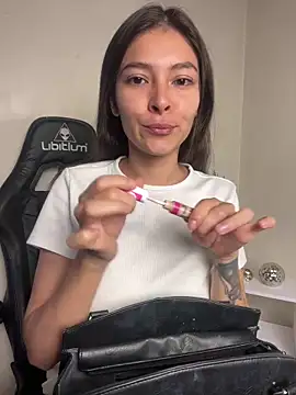 Snapshot of Aleska_Miami chatting on 05-04-26, 02:24 Aleska Miami online show from 05-04-26, 02:24