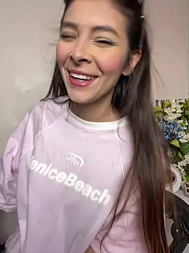 Snapshot of Aleska_Miami chatting on 06-19-26, 02:43 Aleska Miami online show from 06-19-26, 02:43
