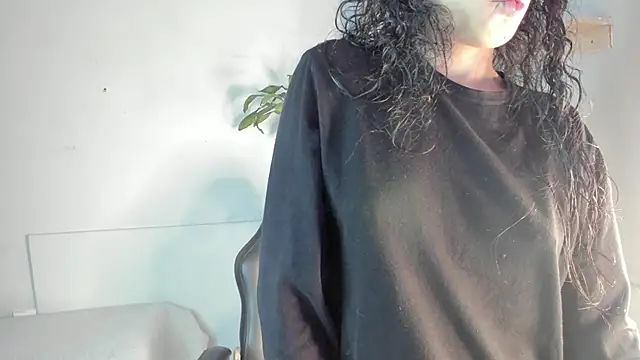 vaiolethsan   online show from 04-18-26, 12:09