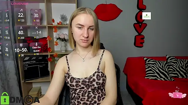 Snapshot of BeautyBlondy chatting on 11-21-25, 01:10 BeautyBlondy online show from 11-21-25, 01:10