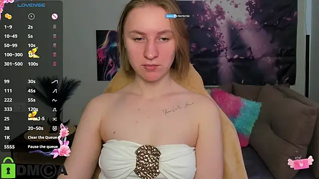 Snapshot of BeautyBlondy chatting on 05-08-26, 12:21 BeautyBlondy online show from 05-08-26, 12:21