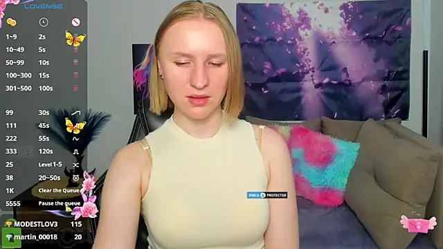 Snapshot of BeautyBlondy chatting on 05-11-26, 04:04 BeautyBlondy online show from 05-11-26, 04:04