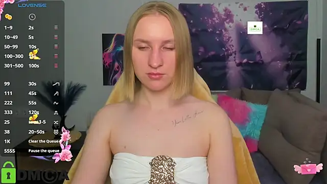Snapshot of BeautyBlondy chatting on 05-12-26, 12:35 BeautyBlondy online show from 05-12-26, 12:35