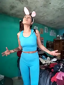 Snapshot of Cleo_Hott chatting on 10-23-25, 07:12 Cleo Hott online show from 10-23-25, 07:12