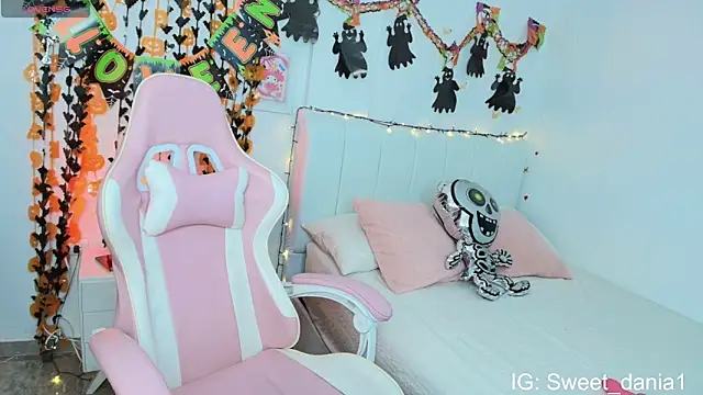 sweet dania  online show from 10-29-25, 09:33