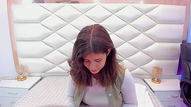 MiaQueen021 online show from 02-04-25, 12:33