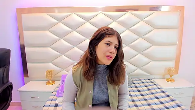 MiaQueen021 online show from 02-07-25, 12:28