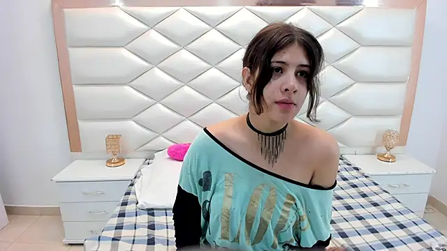 MiaQueen021 online show from 02-12-25, 12:22