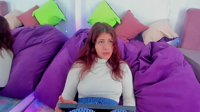 MiaQueen021 online show from 09-26-25, 01:59