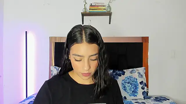 Snapshot of Carorosse chatting on 12-22-25, 07:55 Carorosse online show from 12-22-25, 07:55