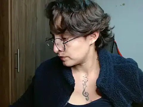 Snapshot of alex_parker07 chatting on 01-31-25, 02:48 alex parker07 online show from 01-31-25, 02:48