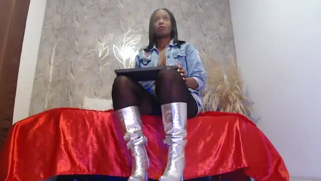 RAICHELLCOOPER1 online show from 11-30-25, 12:09