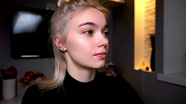 ileanacampbe online show from 01-21-25, 04:32