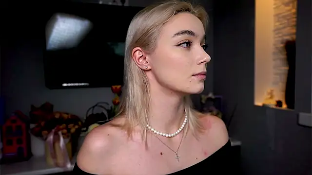 ileanacampbe online show from 02-01-25, 05:28