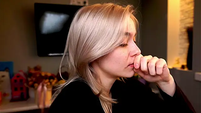 ileanacampbe online show from 02-07-25, 04:48