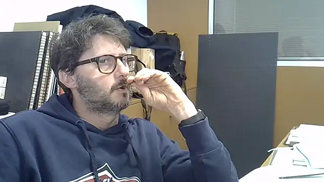 Snapshot of Cellino4 chatting on 03-08-25, 10:43 Cellino4 online show from 03-08-25, 10:43