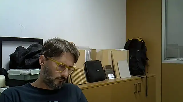 Snapshot of Cellino4 chatting on 10-01-25, 04:02 Cellino4 online show from 10-01-25, 04:02