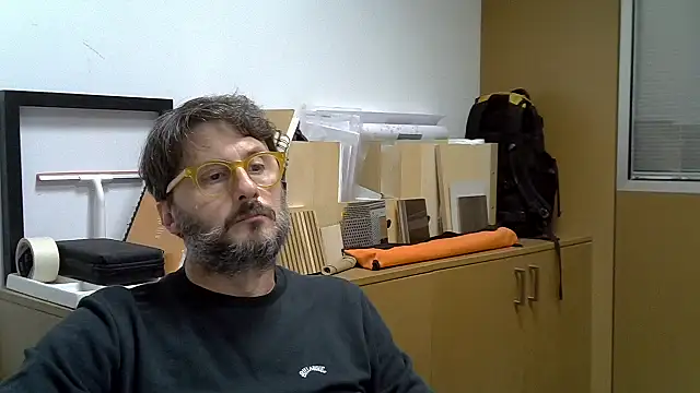 Snapshot of Cellino4 chatting on 10-17-25, 04:20 Cellino4 online show from 10-17-25, 04:20