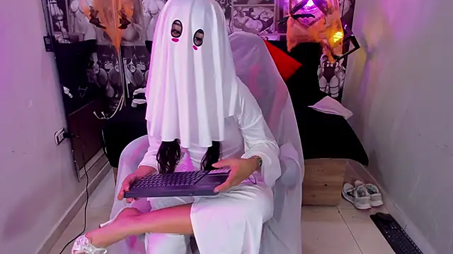 Snapshot of Lil_ceyy chatting on 10-21-25, 08:20 Lil ceyy online show from 10-21-25, 08:20