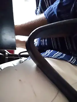 Snapshot of braveman999 chatting on 11-29-25, 11:13 braveman999 online show from 11-29-25, 11:13