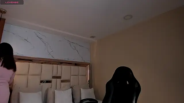 zoes milee online show from 04-27-26, 11:30